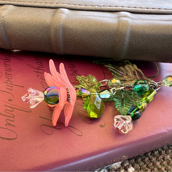 Hand Crafted - Acrylic and Glass Beaded Floral Bookmark - NEW - Picture 6 of 8